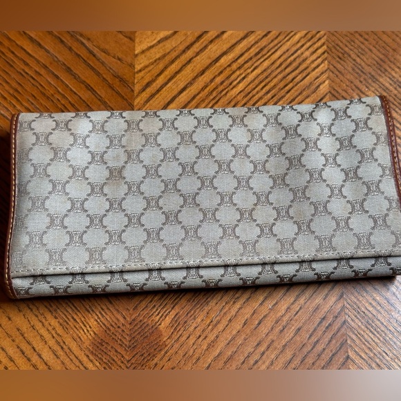 Authentic Celine Vintage Macadam
Wallet Beige/Brown - Picture 2 of 10